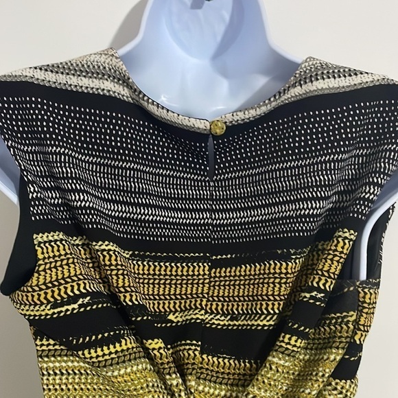 MADISON LEIGH - Women’s MIDI Dress! - Picture 6 of 7